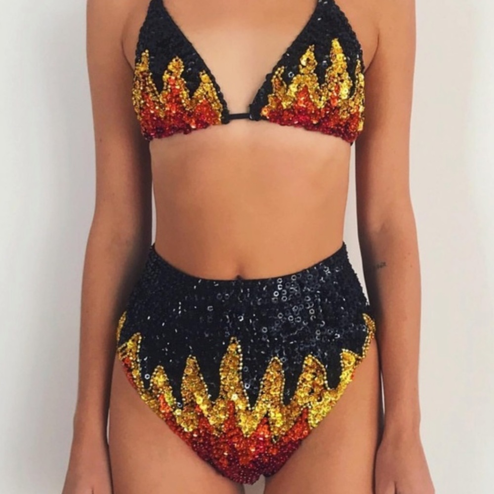 Easy Tiger too hot to handle flames set